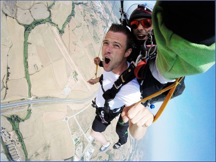 Vivir toda la adrenalina en el salto de paracaídas. Saltamos BCN