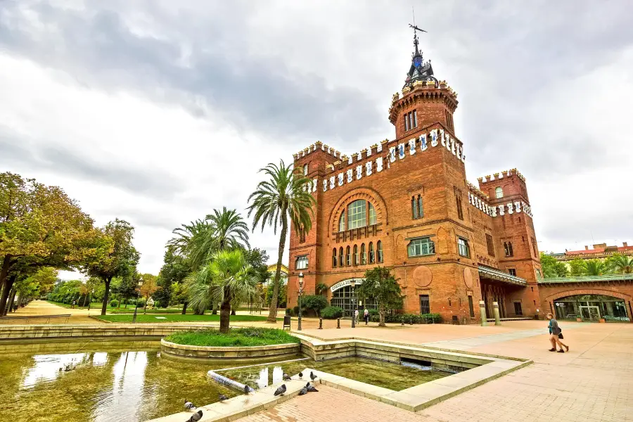 castillo de los tres dragones barcelona