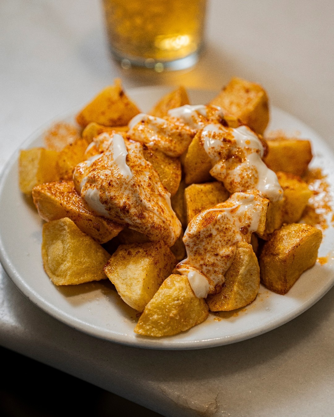 Mejores patatas bravas de Barcelona 2025