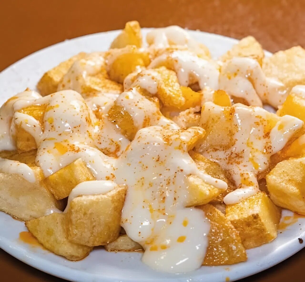 Mejores patatas bravas de Barcelona 2025