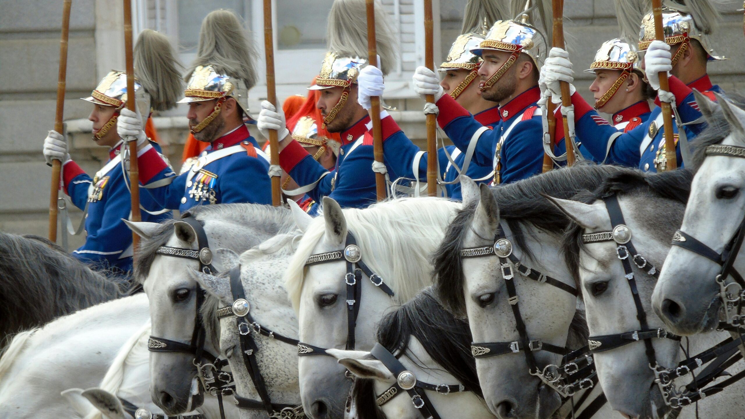 Día de la Hispanidad 2025: Historia, tradiciones y celebraciones culturales para viajeros 3 Día de la Hispanidad 2025: Historia, tradiciones y celebraciones culturales para viajeros - Un buen día en Madrid