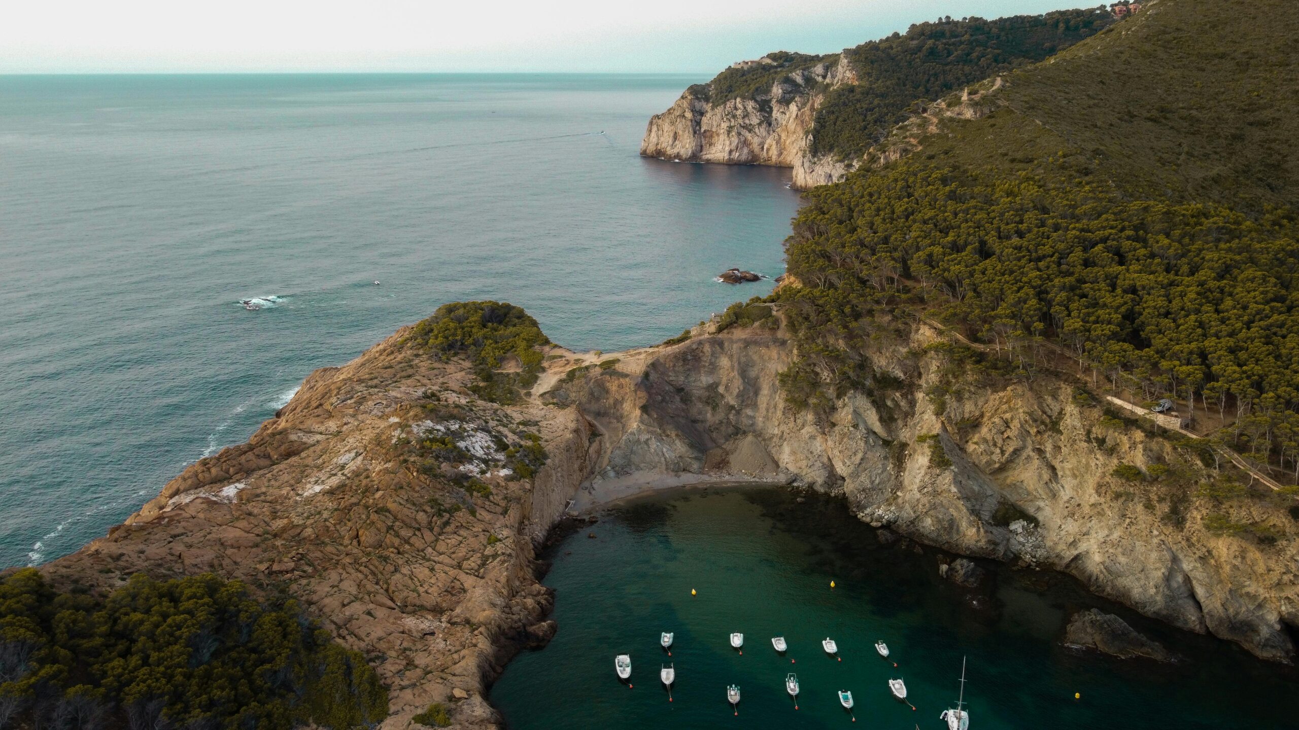 Recorre Costa Brava en un coche de alquiler